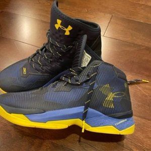 Under Armour basketball shoes/men size 8